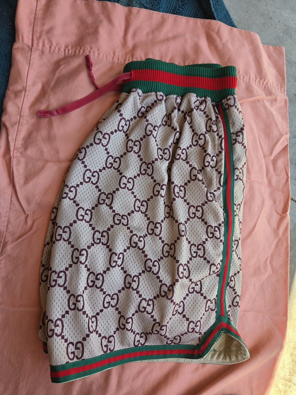 Mens Monogramm GG Gucci Pattern Shorts w/ Drawsring, 3 Pockets & DBL Lining Sz L
